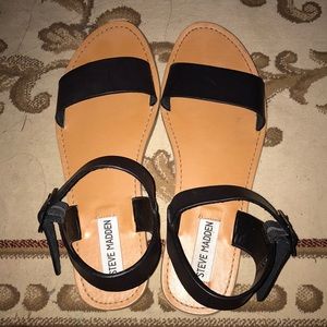 NWOT Steve Madden black strap sandals good shape